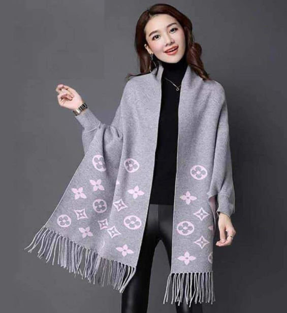Women's Bat-Wing Style Printed Fleece Shawl.